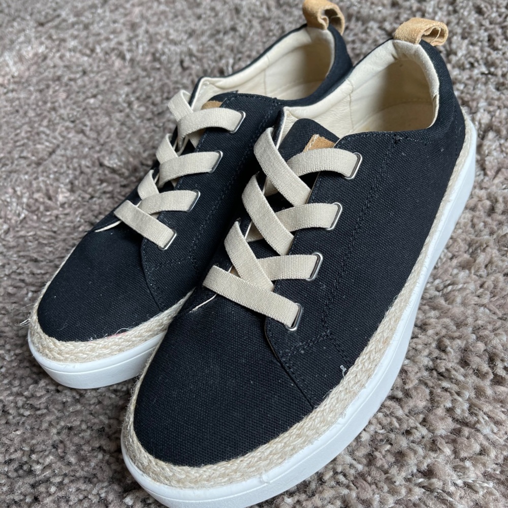 Spenco Sneakers Size 9.5 (these are D width)